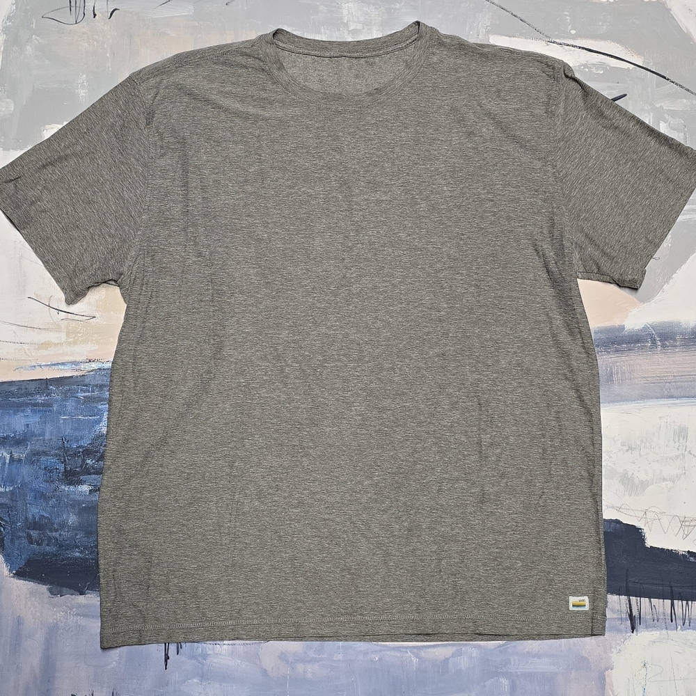 Vuori Strato Tech Tee Shirt Mens 2XL Gray Short Sleeve T-Shirt Stretch V126
